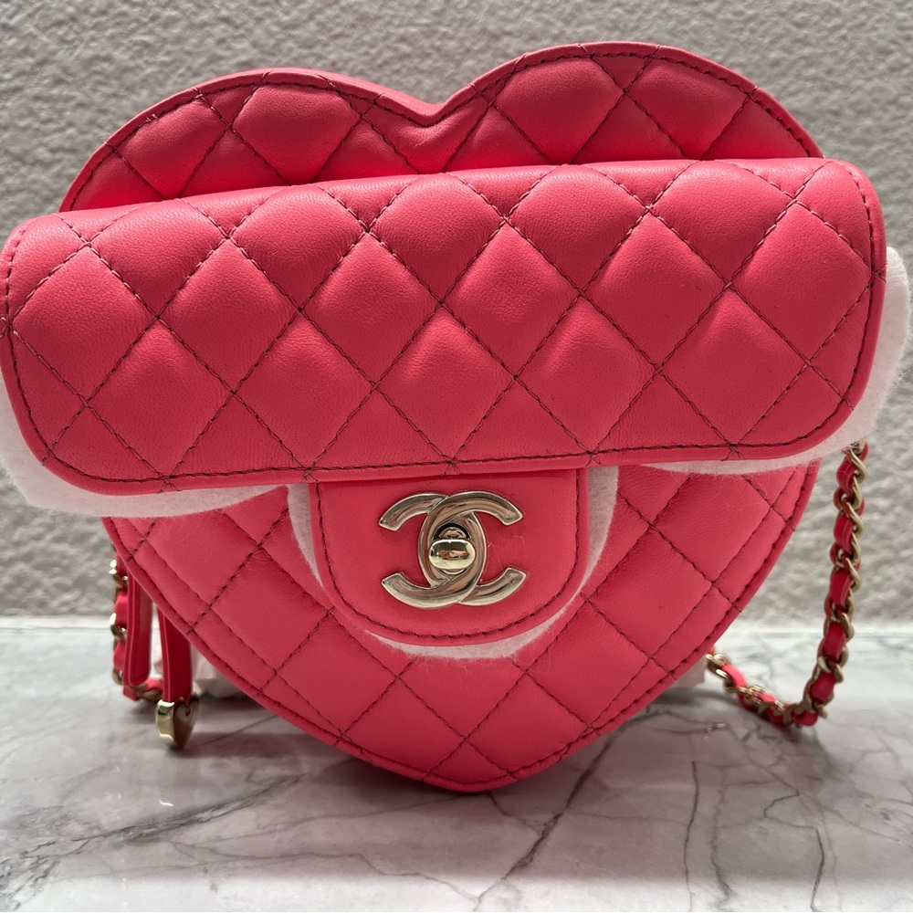 💕 22s Chanel Large Pink Heart Bag 💕